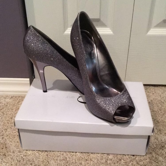 Worthington gunmetal shimmer peep-toe pumps - Picture 1 of 6